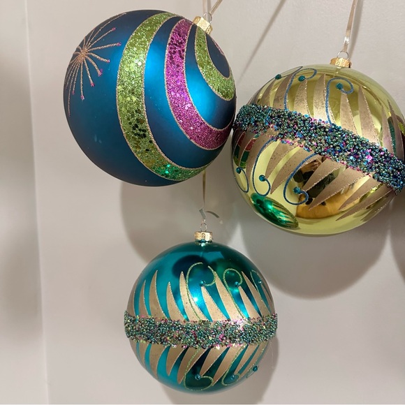 6 CELEBRATE IT ORNAMENTS - Picture 14 of 17